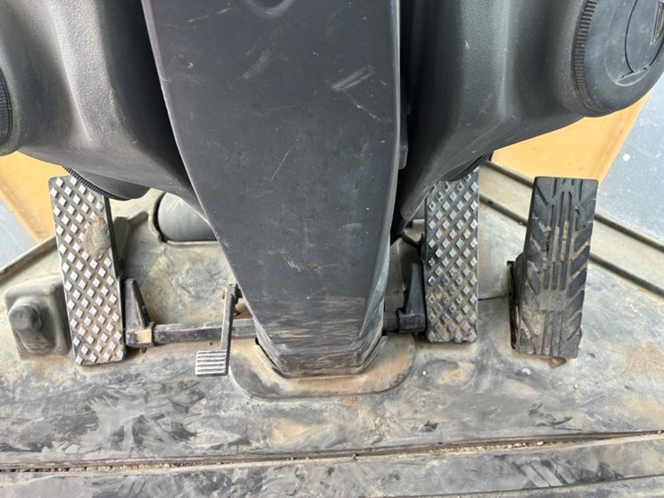 2018-deere-644k-image-19