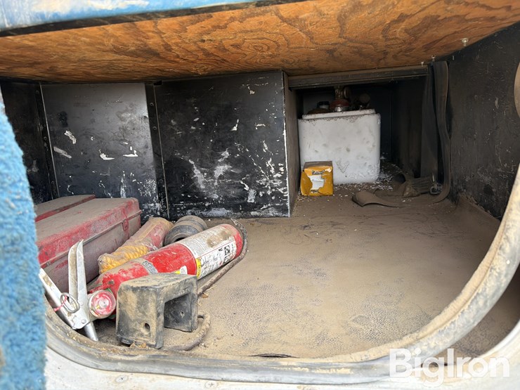 1983-peterbilt-359-image-11