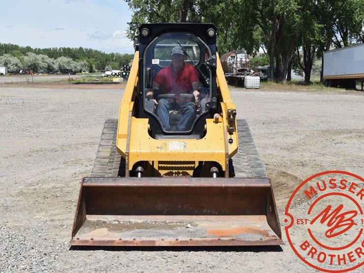 2016-caterpillar-d2-image-16