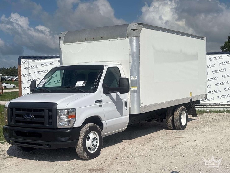 2019-ford-e350-image-1