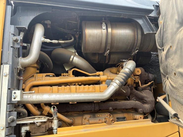 2018-deere-644k-image-27