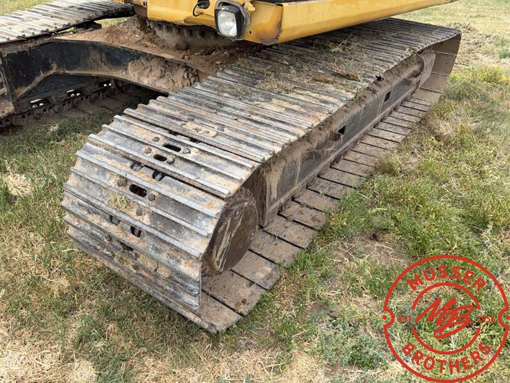 caterpillar-325b-image-17