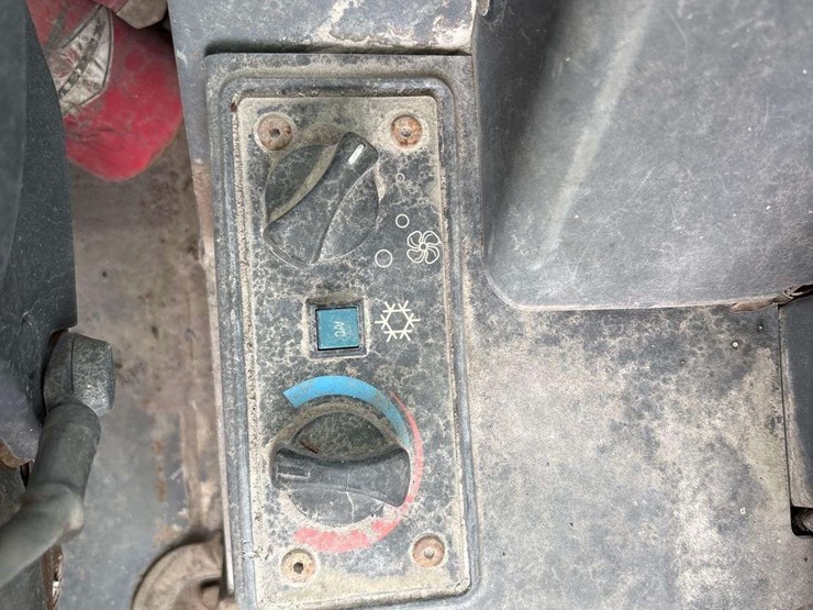 2009-takeuchi-tl250-image-24