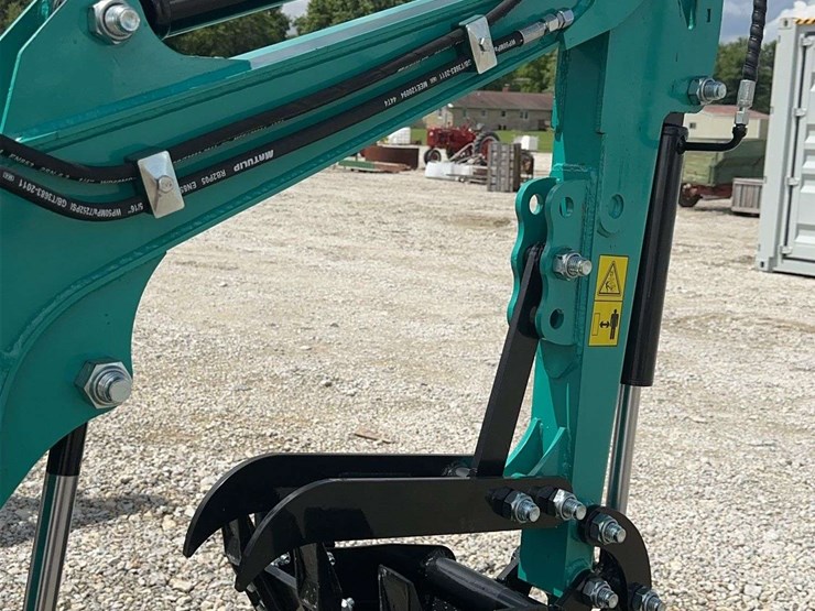 g-industry-h16r-mini-excavator-with-canopy-and-thumb-attachment-image-13
