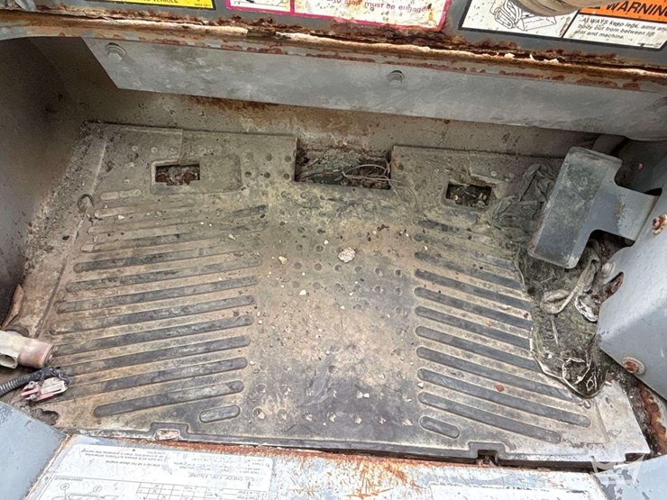 2009-takeuchi-tl250-image-25