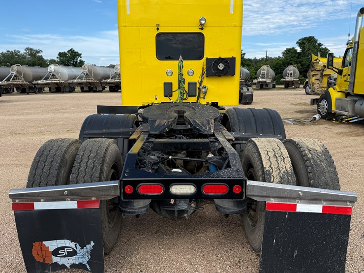 2018-peterbilt-567-image-6