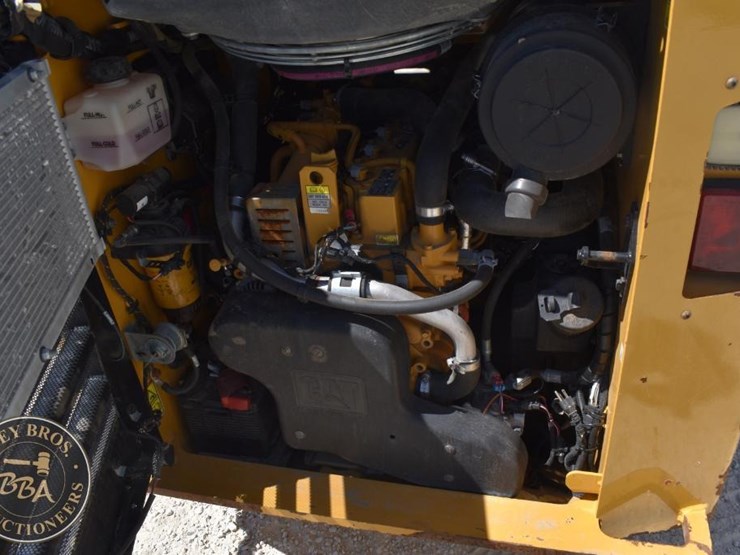 2021-caterpillar-262d3-image-30