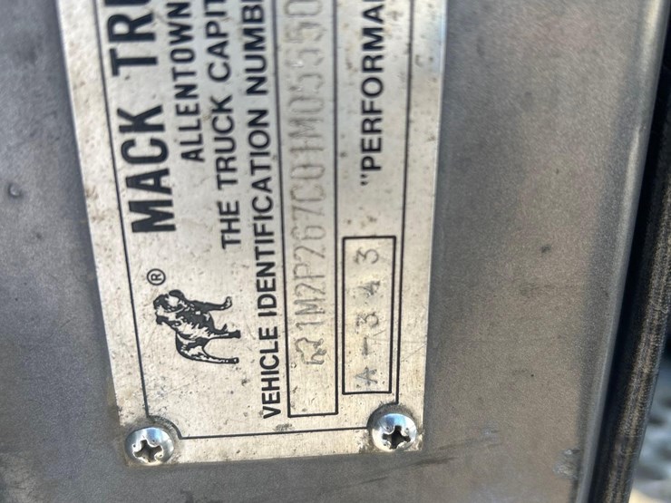 2001-mack-rd688s-image-38