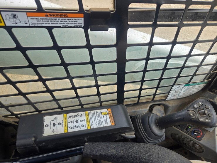 2023-bobcat-t770-image-37