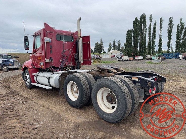 2007-freightliner-columbia-120-image-5