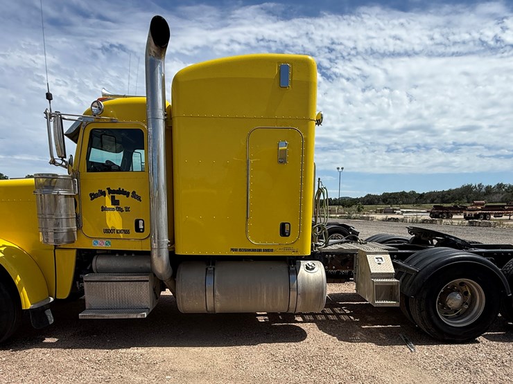 2014-peterbilt-389-image-8