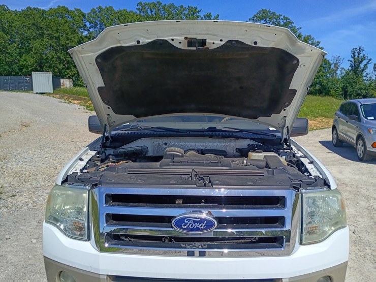 2010-ford-expedition-image-17