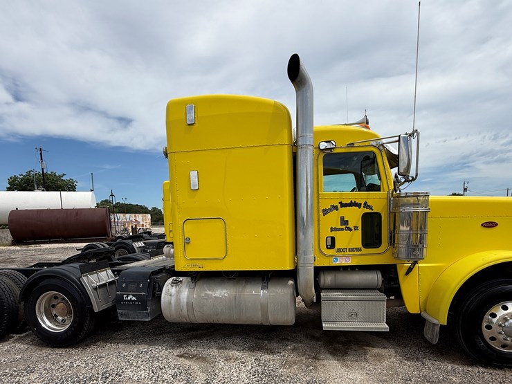 2014-peterbilt-389-image-4