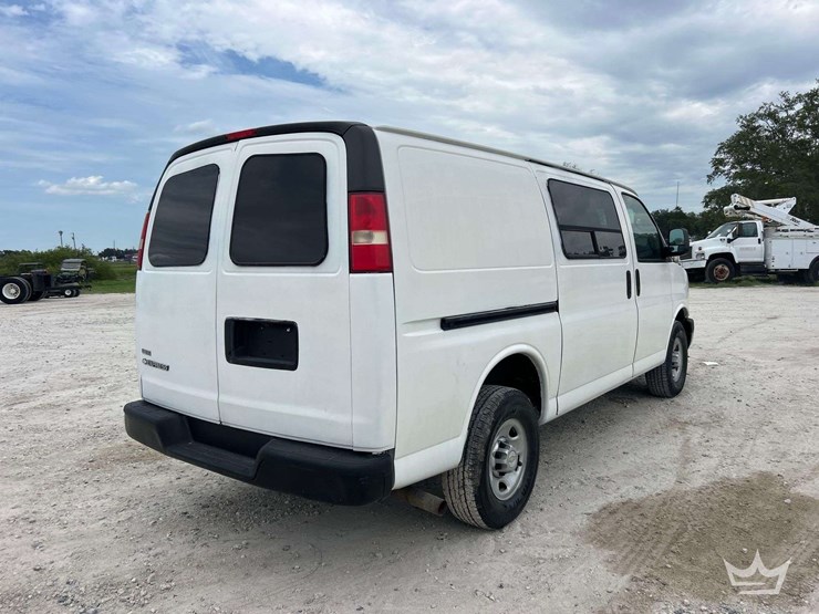 2011-chevrolet-express-2500-image-3