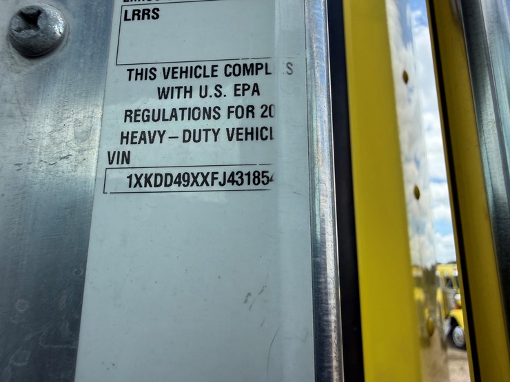 2015-kenworth-t800-image-19