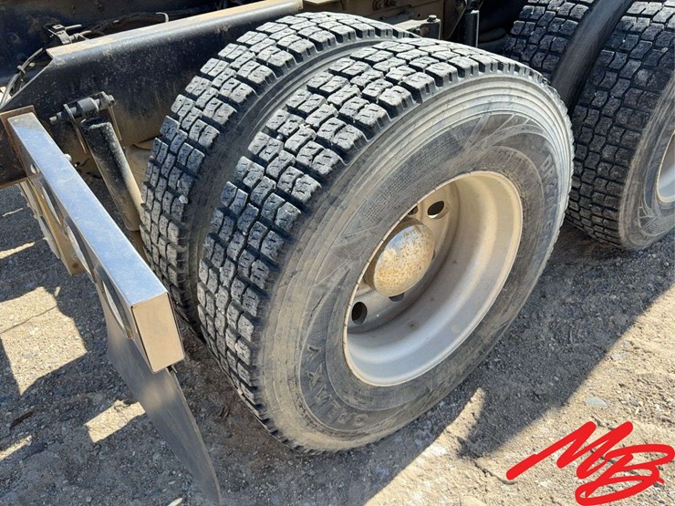 2005-kenworth-w900-image-28