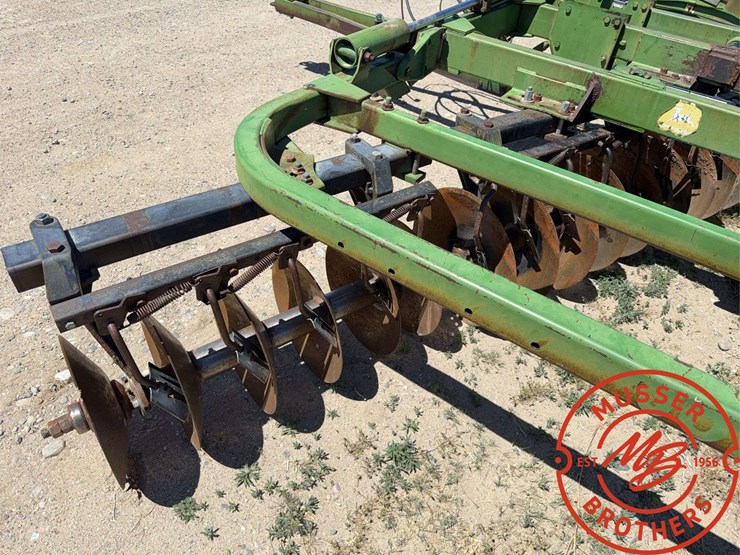 john-deere-235-image-14