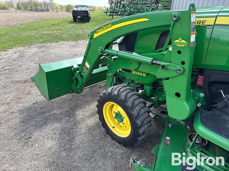 2015-john-deere-3046r-image-12