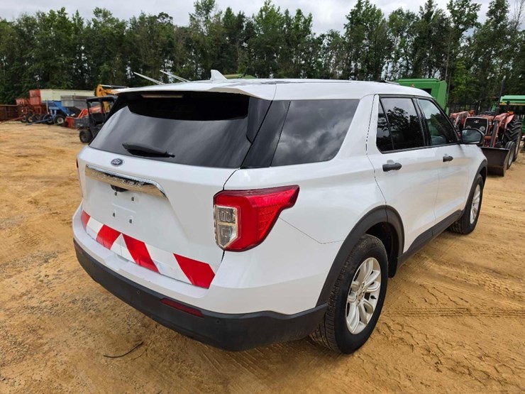 2021-ford-explorer-image-3