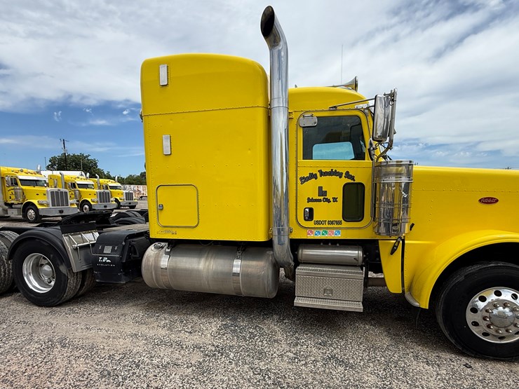 2014-peterbilt-389-image-4