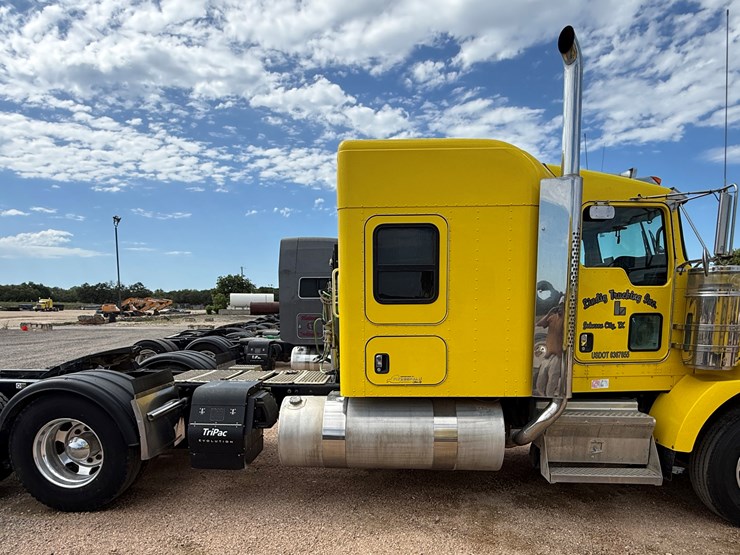 2016-kenworth-t800-image-4