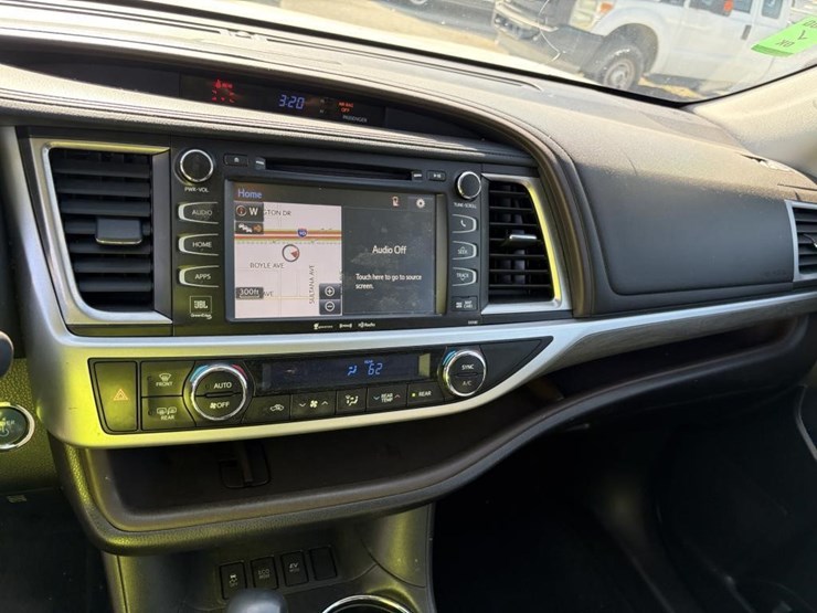2017-toyota-highlander-image-22