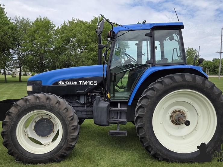 new-holland-tm165-image-8