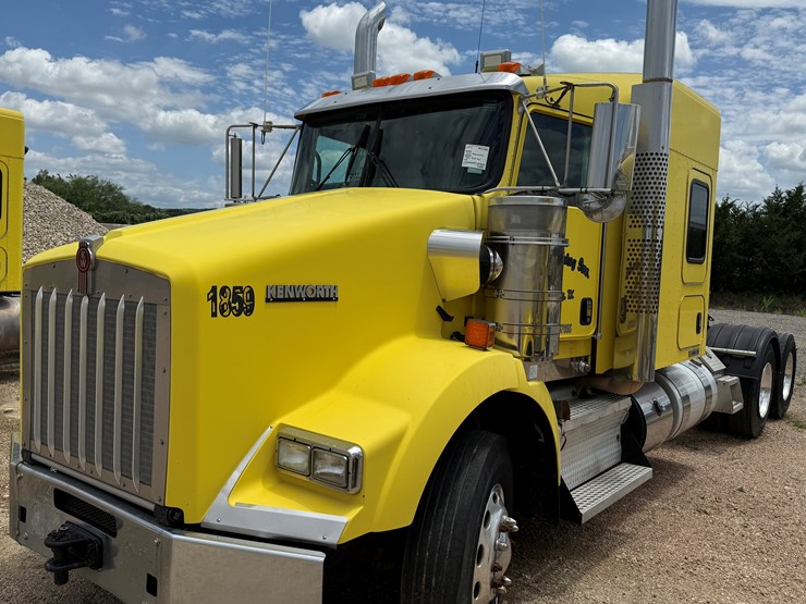 2015-kenworth-t800-image-1