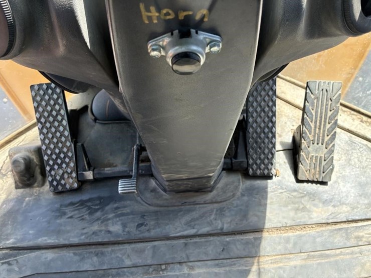2018-deere-644k-image-21