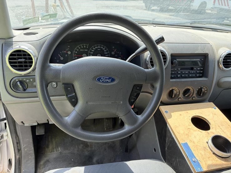 2004-ford-expedition-xlt-image-15