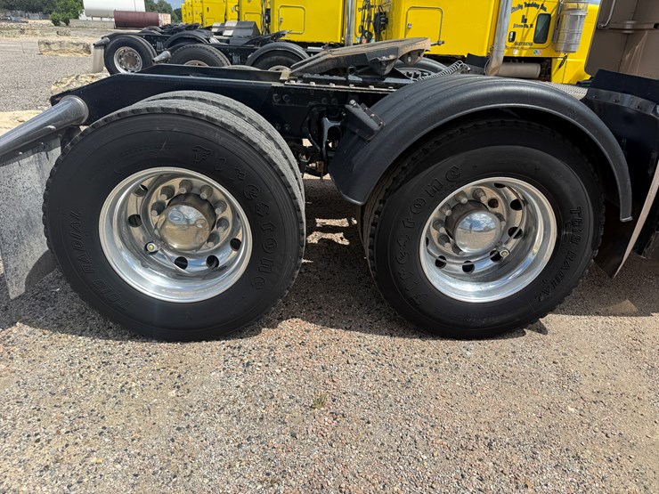 2013-peterbilt-389-image-16