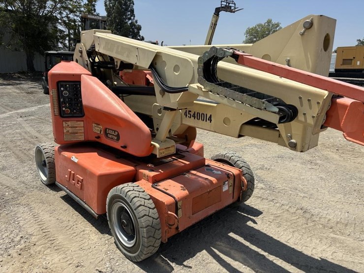 2011-jlg-e400ajpn-image-21