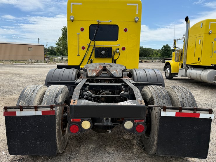 2015-peterbilt-389-image-6