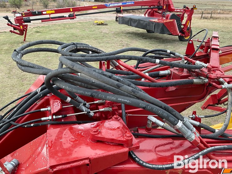 2013-new-holland-216-image-18