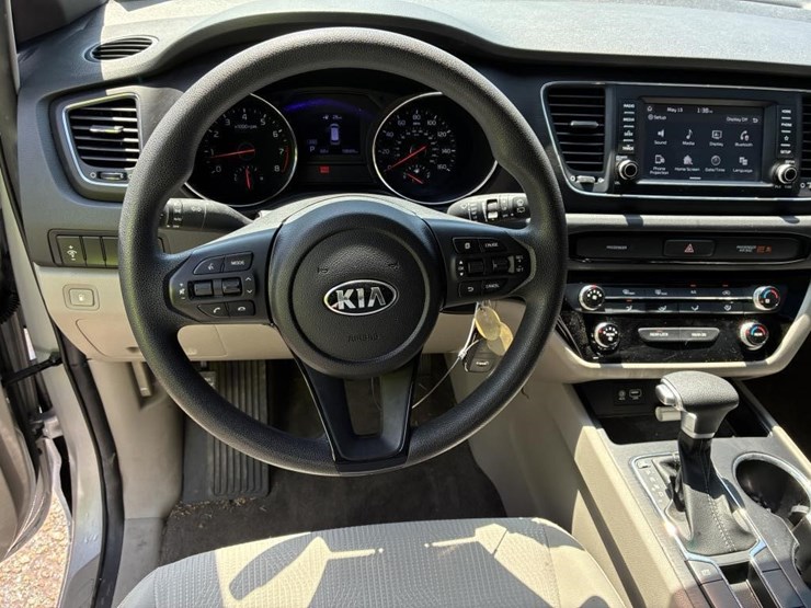 2021-kia-sedona-image-14