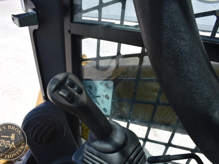 2024-caterpillar-226d3-image-38