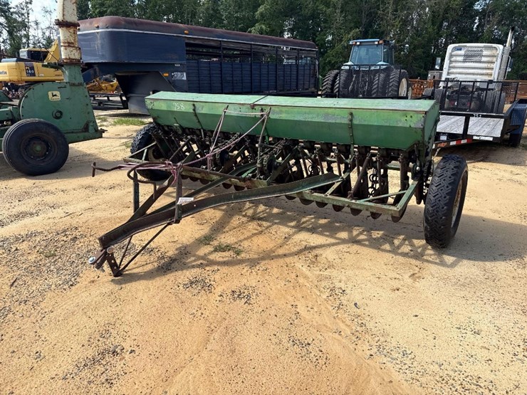 john-deere-10-image-2