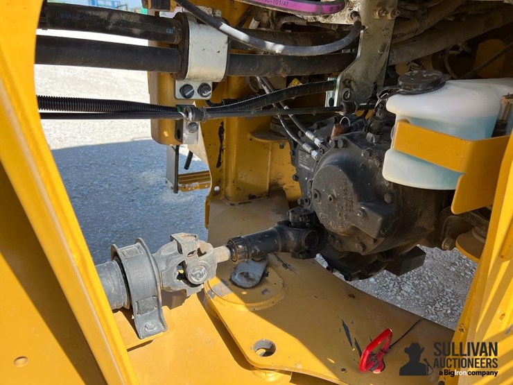 2022-caterpillar-920-image-17