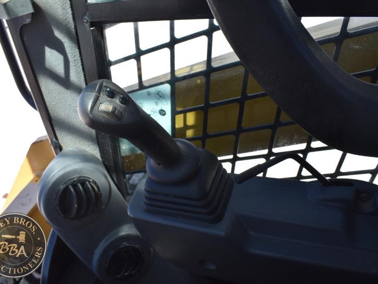 2021-caterpillar-262d3-image-41