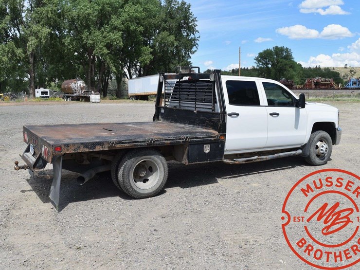 2015-chevrolet-3500-image-9
