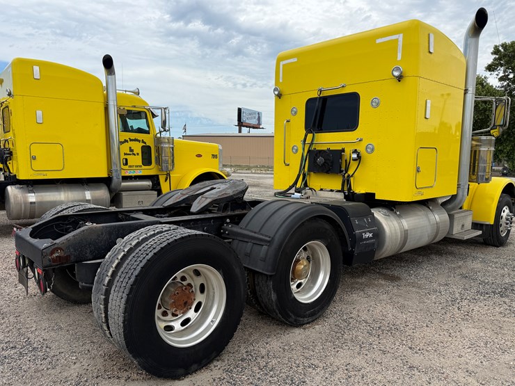2015-peterbilt-389-image-5