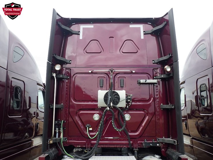 2021-freightliner-cascadia-126-image-13