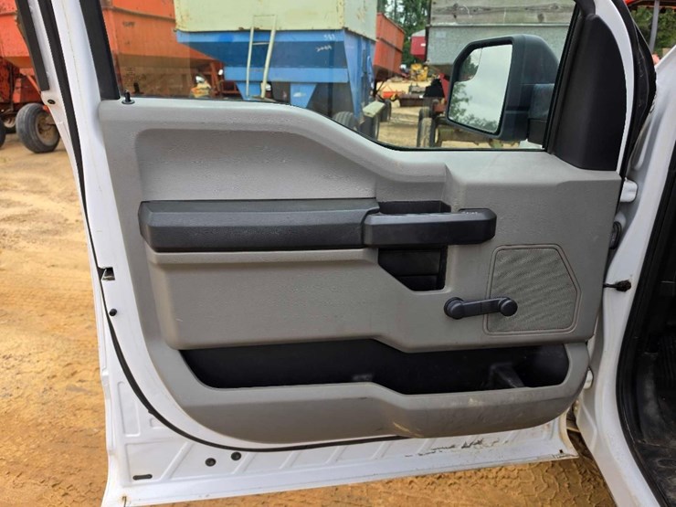 2017-ford-f150-image-10
