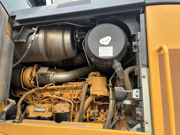 2018-deere-644k-image-26
