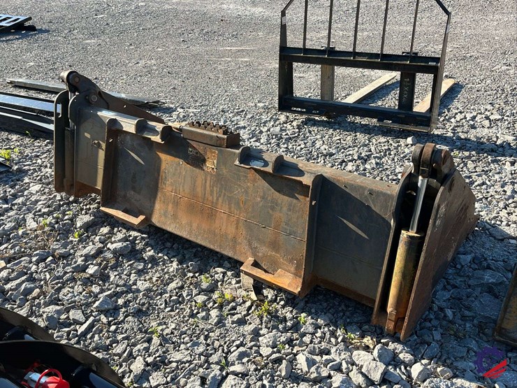hd-4-1-bucket-w/-teeth-attachment-image-7
