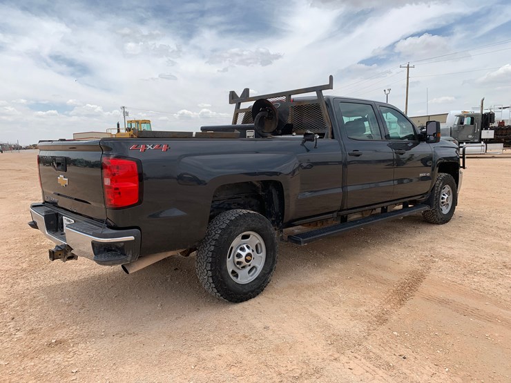 2018-chevrolet-silverado-2500hd-image-4