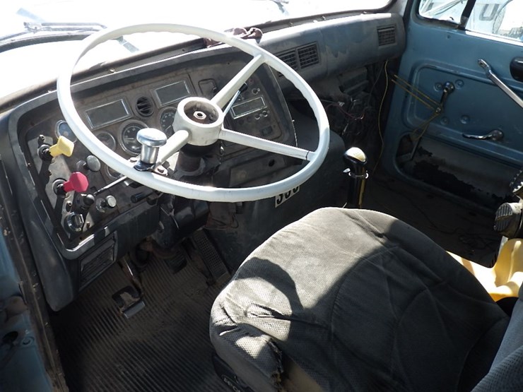1992-ford-l9000-image-12