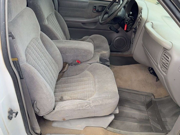 2000-chevrolet-s10-image-24