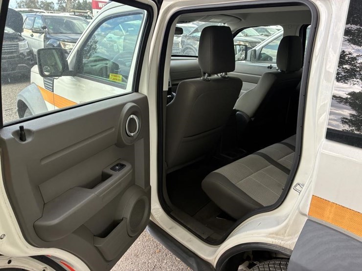 2008-dodge-nitro-image-13
