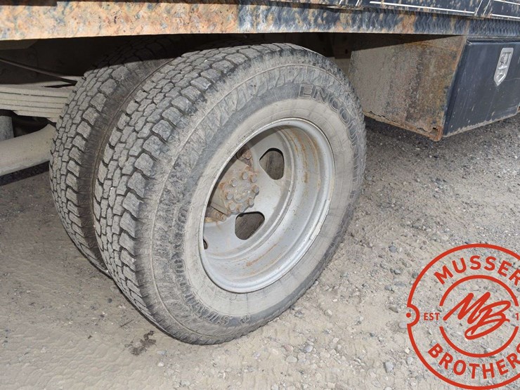 2015-chevrolet-3500-image-21